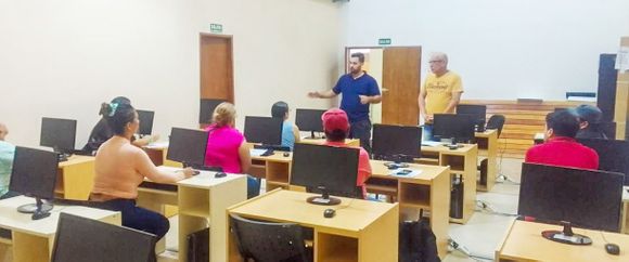 Capacitan a emprendedores para acceder a microcréditos