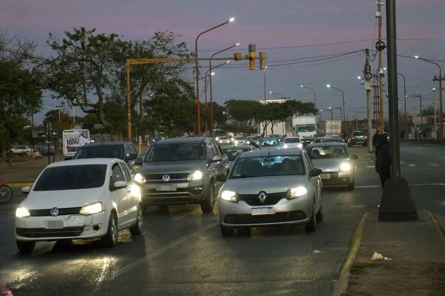 Santa Fe violenta: circulaban a bordo de una camioneta cuando recibieron un tiro