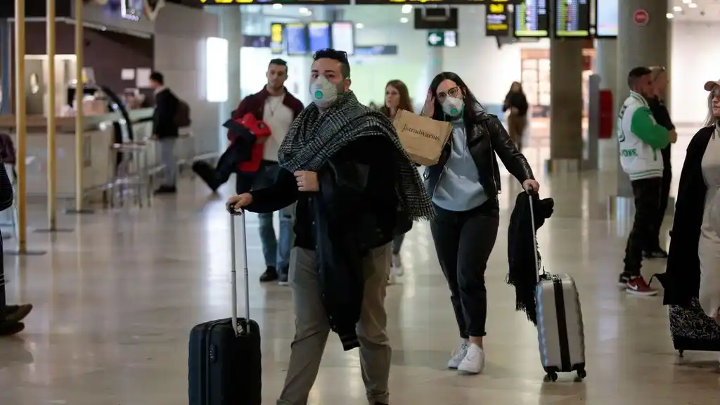 "Hay 20.000 argentinos afuera y sólo pueden entrar 400 por día"