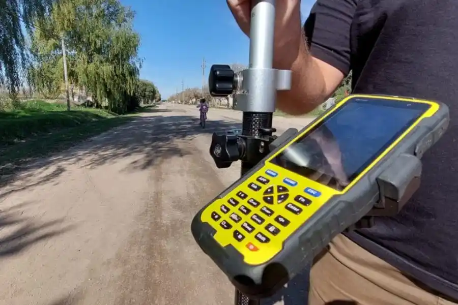 María Susana realiza un estudio topográfico del casco urbano junto a una empresa rafaelina