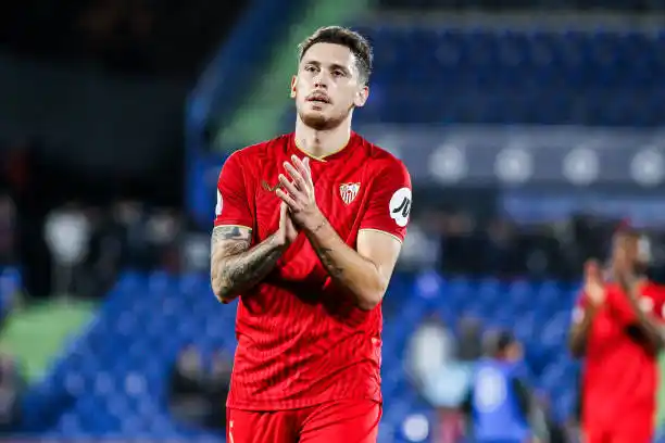 Ocampos fue titular en Sevilla.