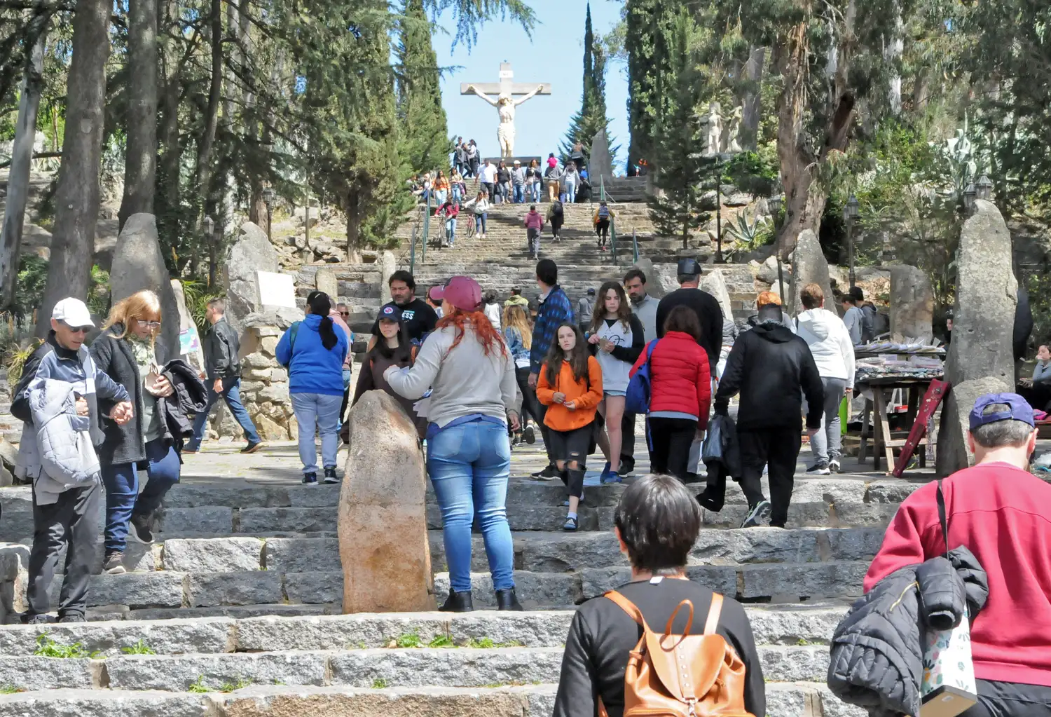 El aluvión turístico del fin de semana reeditó el debate por los alojamientos informales