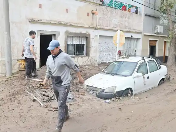 El gobierno bonaerense anunció medidas que incluyen créditos, transporte gratis y quita de impuestos