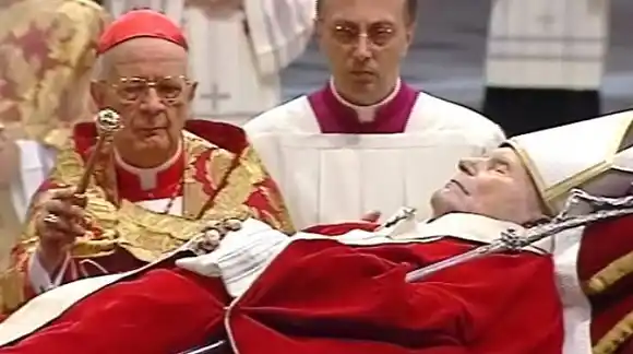 ¿Qué pasa cuando muere un Papa?