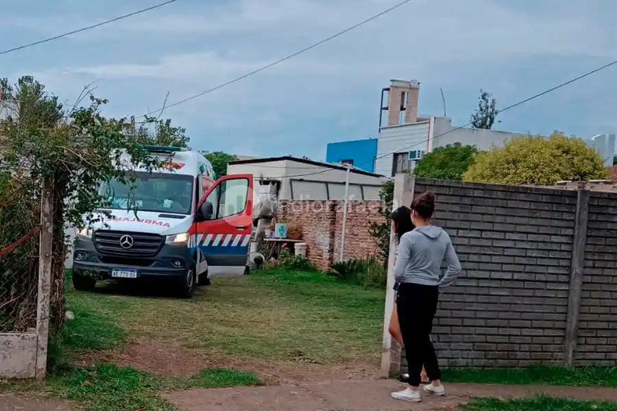 Preocupación por una joven de 19 años desvanecida en la vía pública en barrio Independencia