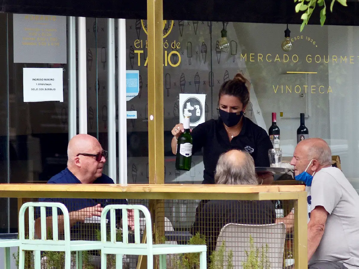 Molina: un toque de queda sanitario sería  “un balazo al  corazón” de los gastronómicos   