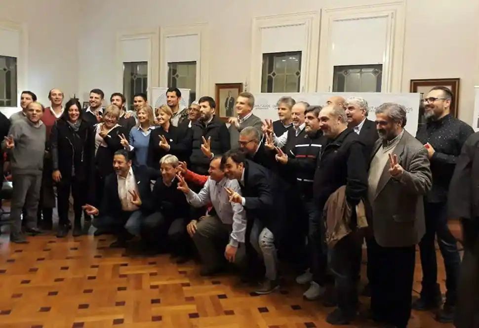 Presidente del PJ Tandil participó de la entrega de firmas contra la reforma previsional