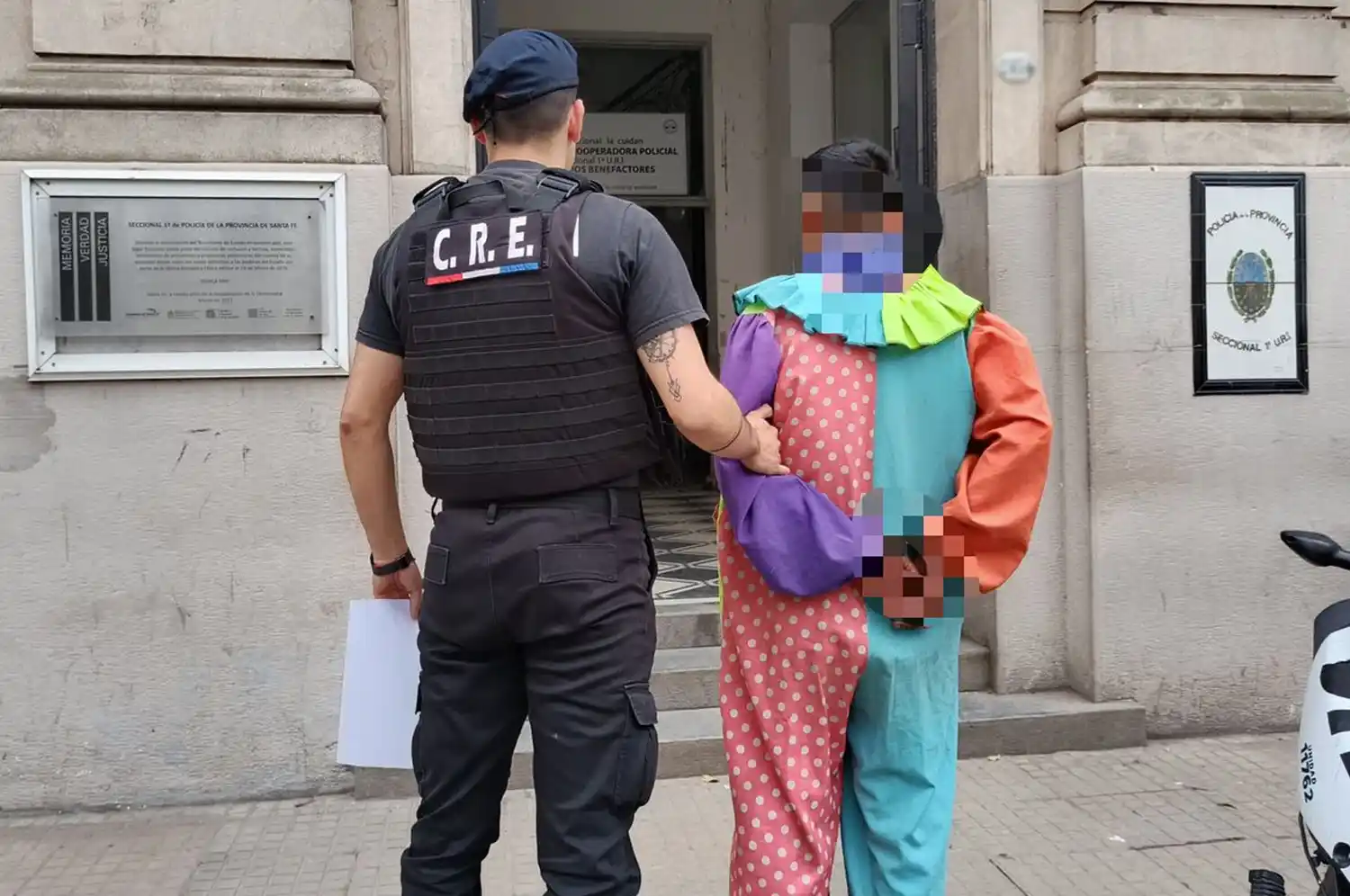 Un payaso “de terror”: cayó "Pinturita" por amenazar a conductores y peatones