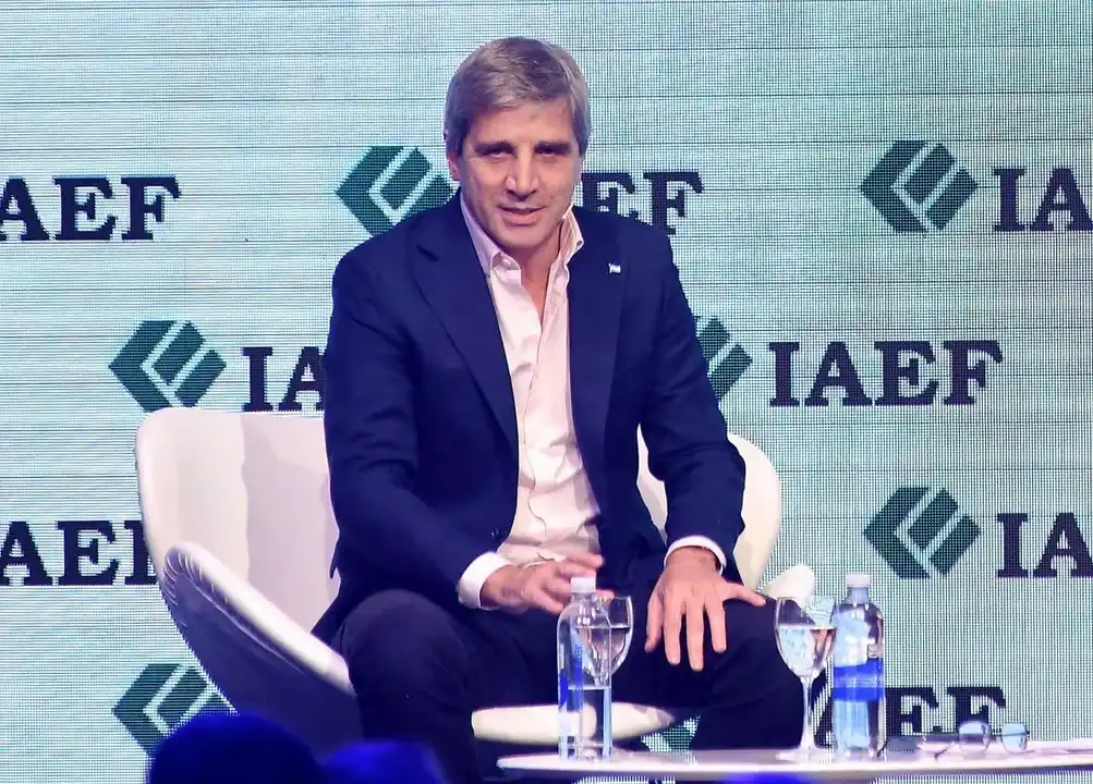 El ministro de Economía, Luis Caputo, habla en el 41° Congreso anual del IAEF