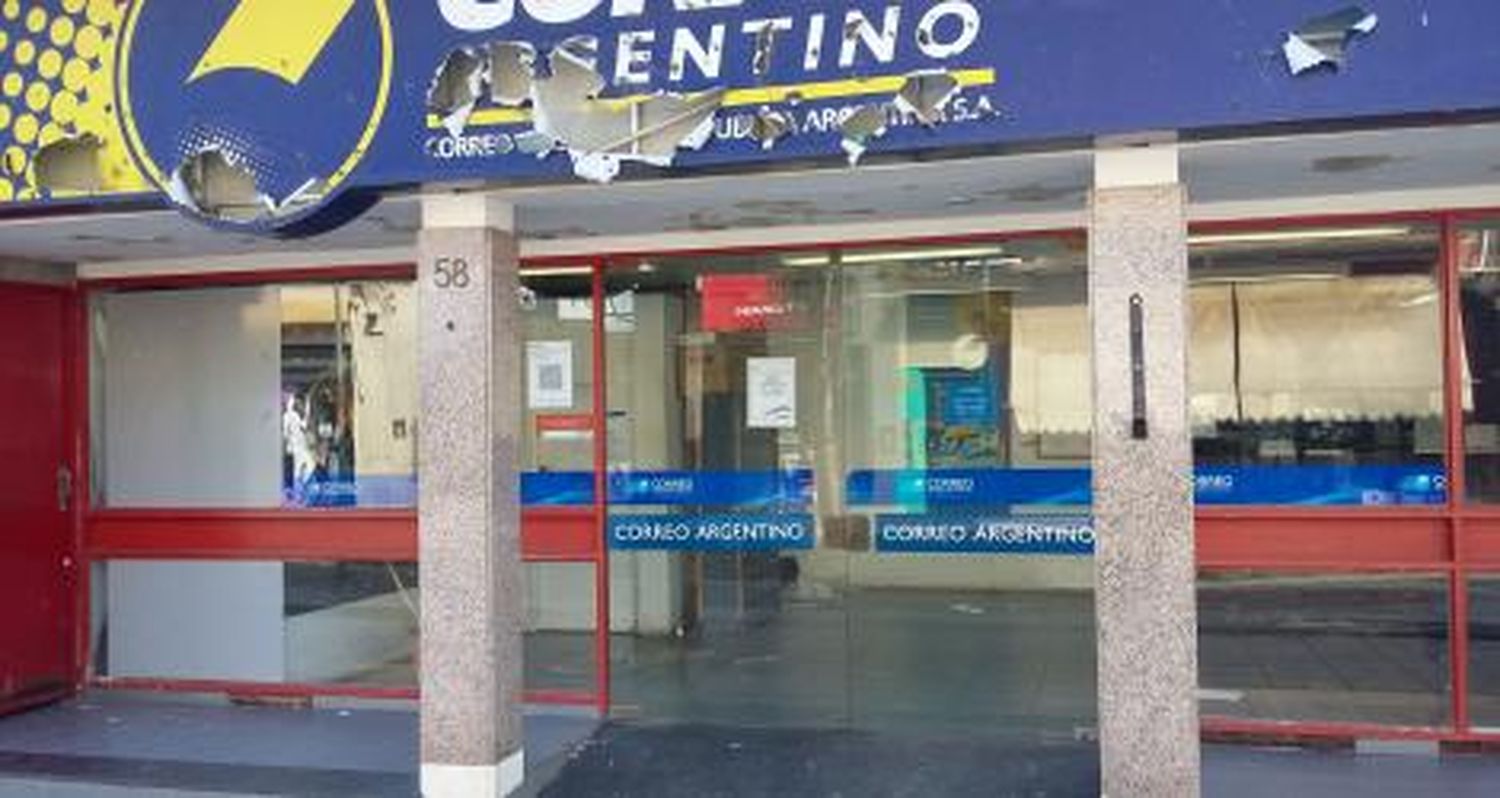 Queja: “¿De quién depende el correo?”