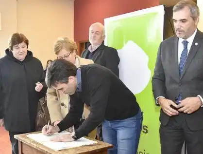 Se entregó la escritura de sus viviendas a 56 familias