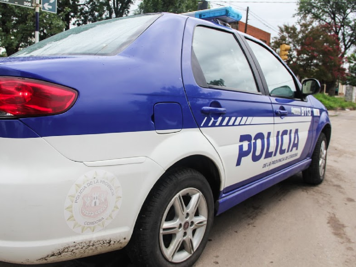 Detuvieron a una pareja que iba armada en una moto robada 