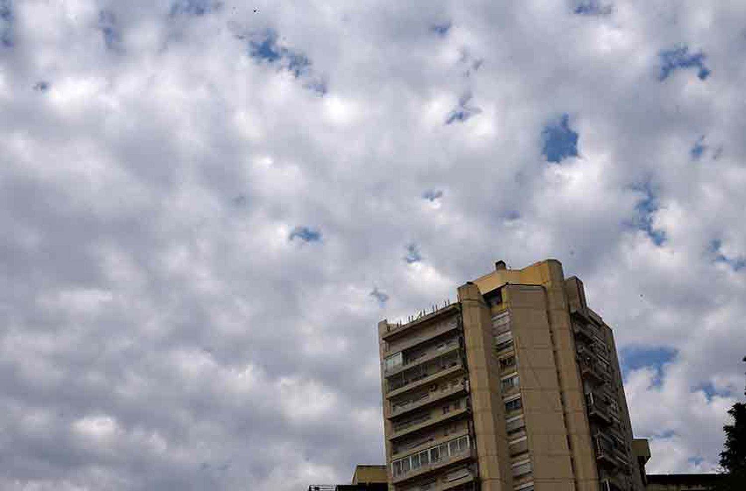 El fin de semana largo podría despedirse con lluvia