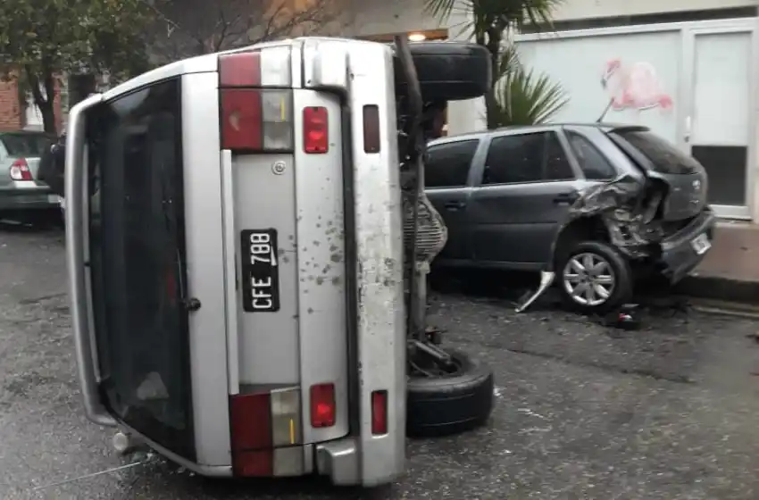 Hasta un patrullero: una nueva madrugada accidentada
