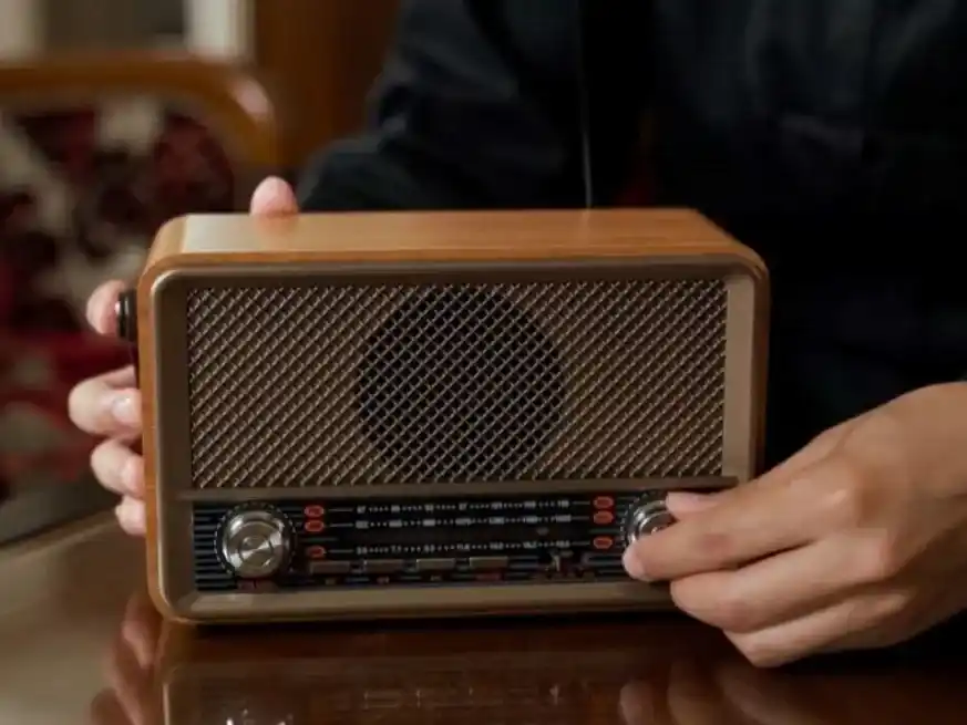 Luego de 105 años, la radio sigue demostrando su vigencia, adaptándose a los nuevos tiempos y tecnologías.