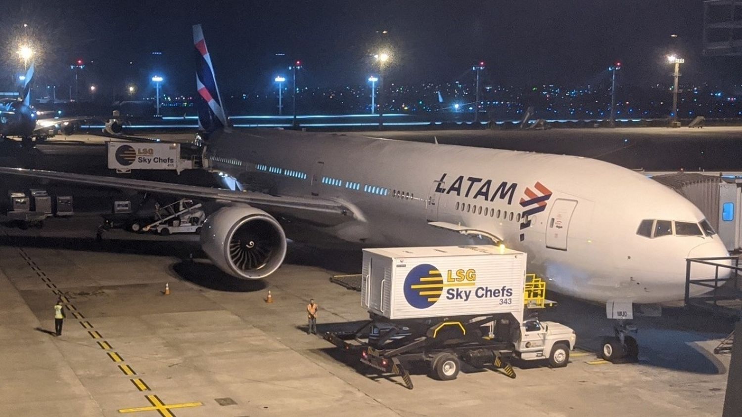 Following COVID restrictions ease, LATAM Brazil resumes onboard service