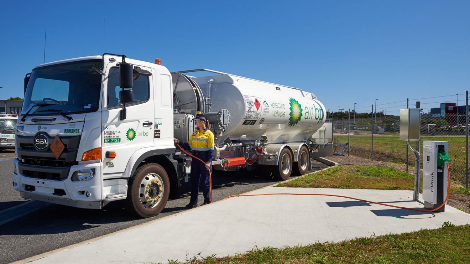 Australia: Air bp unveiled new electric refueling truck