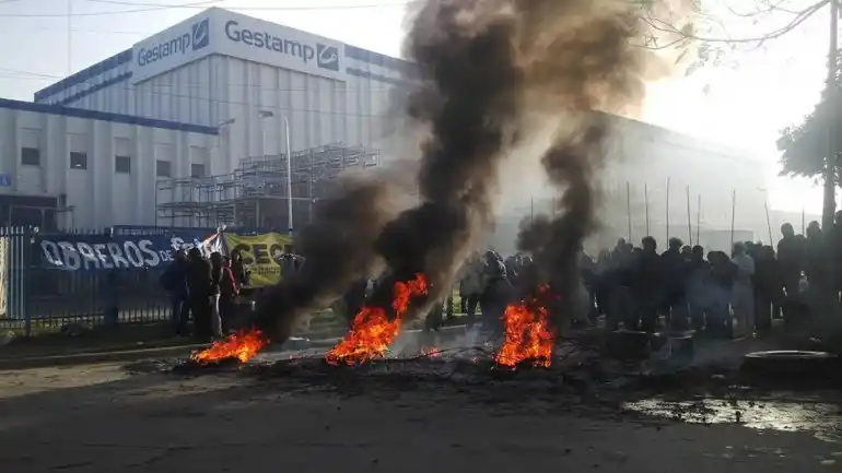 Crisis automotriz: Tensión en Escobar por la toma de la fábrica Gestamp