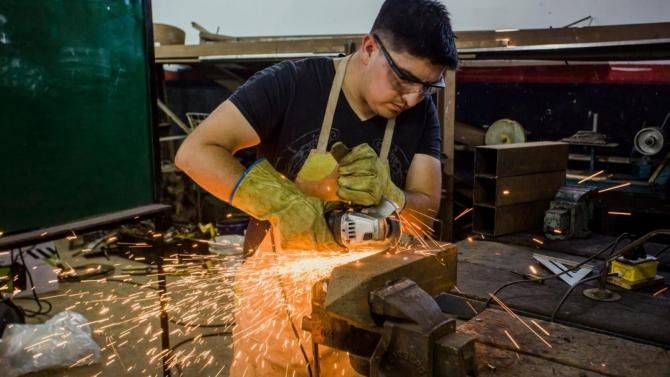 El objetivo de estos cursos es fomentar la formación de trabajadores altamente capacitados para distintas etapas de la cadena productiva.