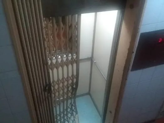 Cayó el ascensor de en edificio y un papá y su hija sufrieron heridas
