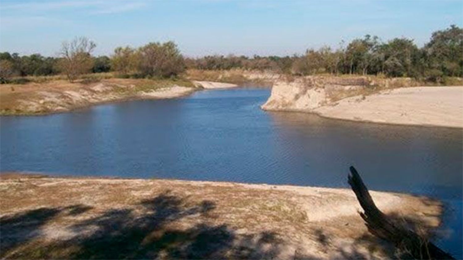 Se tiró al río para rescatar a sus hijos y un amigo, pero terminó ahogándose