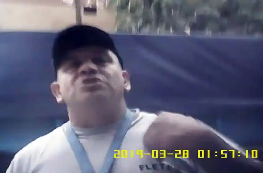 Un hombre con discapacidad motriz golpeado luego de que le obstruyan una rampa