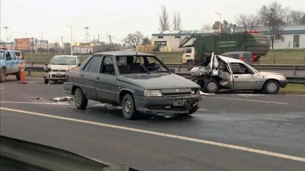 Choque múltiple en Autopista del Oeste a la altura de Moreno: Un muerto y heridos