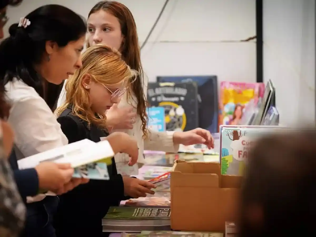Tras una segunda jornada exitosa, continúa hoy domingo la Feria del Libro   