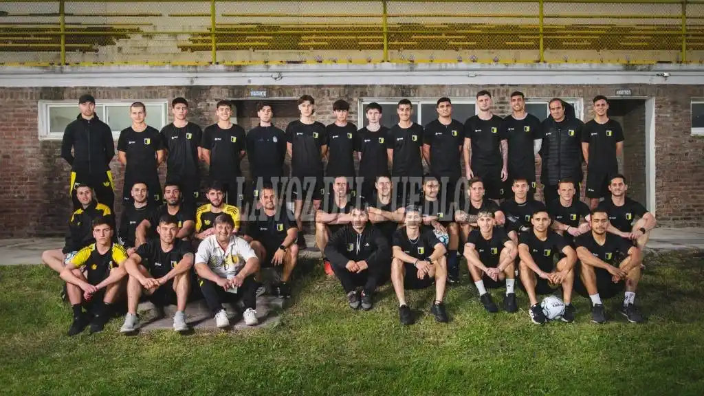 Jugadores que a partir del domingo van a desempeñarse en Olimpo durante el Torneo Federal Amateur, junto al cuerpo técnico