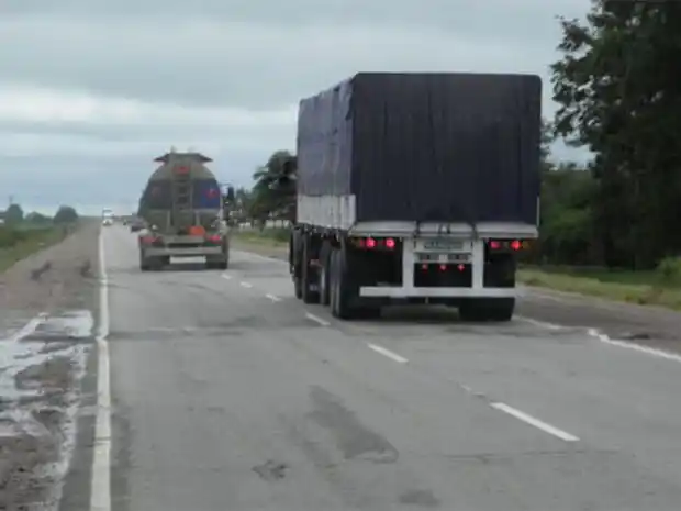 Preocupa sobrepeso en camiones que destruyen rutas entrerrianas   