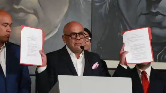 ¡LA PERLITA QUE LANZÓ JORGE RODRÍGUEZ! EE.UU. verá qué hacen con los 2 tiros que se dieron en el pie: el migratorio y el energético (Videos)