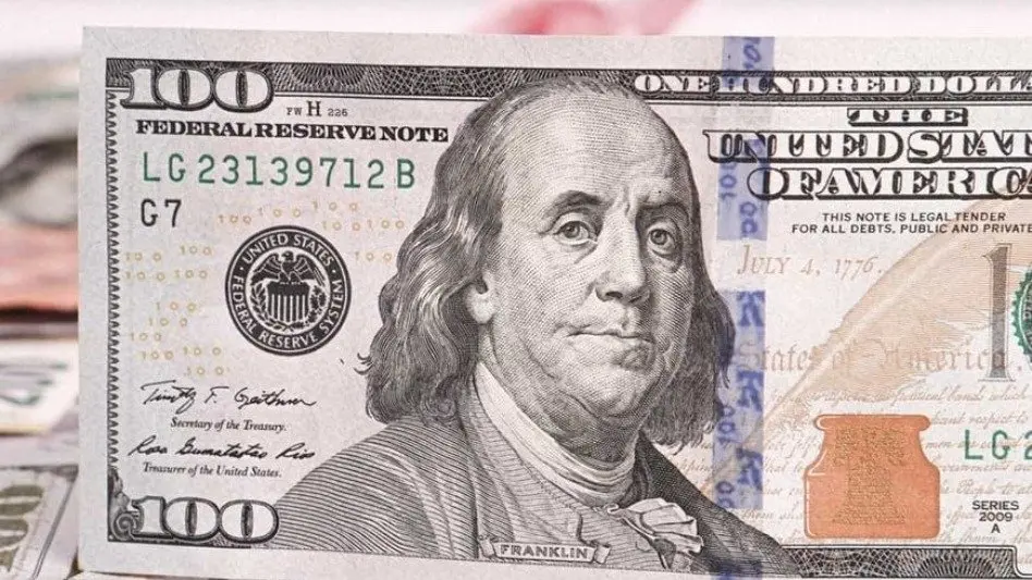 El dólar blue cerró a $ 408 y marcó un nuevo récord
