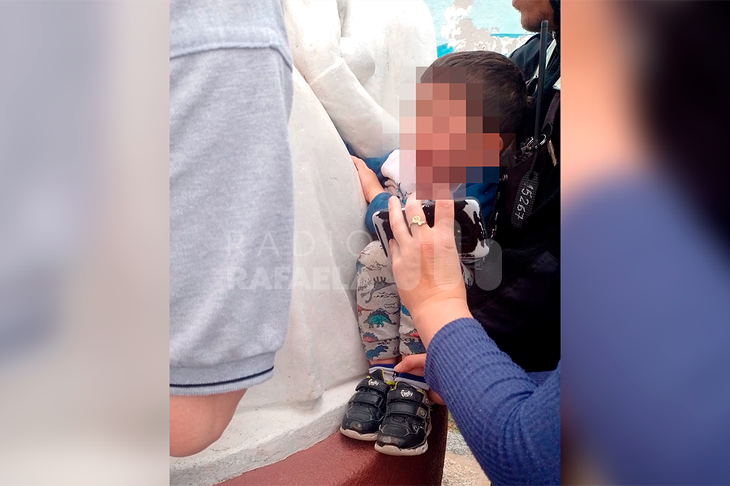 Insólito episodio en la ciudad: un niño quedó atrapado en la estatua de una virgen