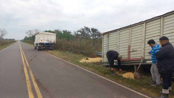 Ruta 191: tras accidente de un camión que perdió la carga, finalizaban las tareas de remoción