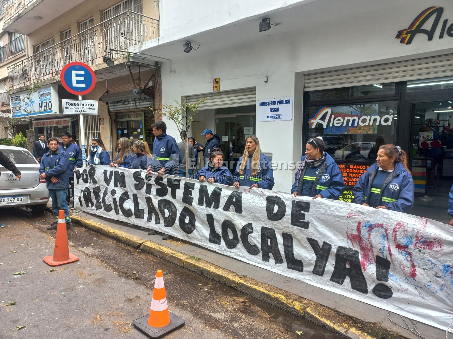 Ante la negativa del Emsur, el sector cortó los accesos al ente.