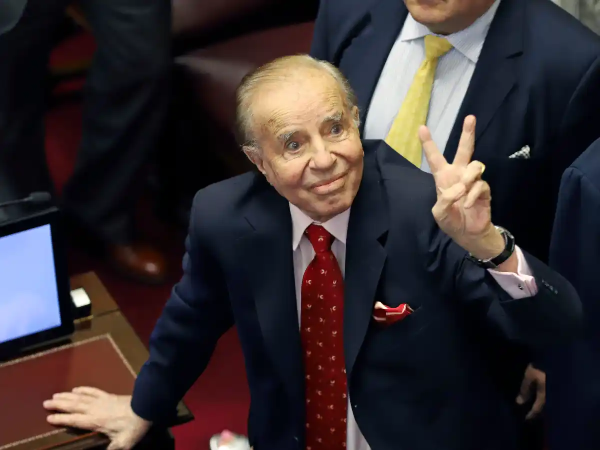 Menem sigue internado en estado delicado en el sanatorio Los Arcos