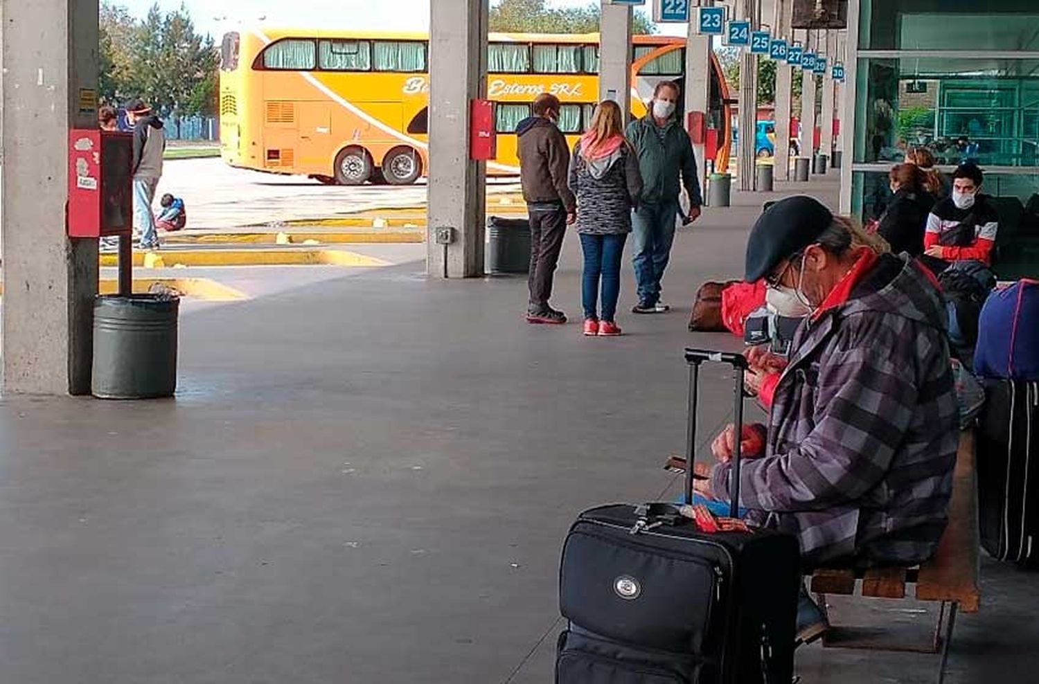 Vinieron a "tirar cenizas" de un familiar y quedaron varados 54 días en Mar del Plata