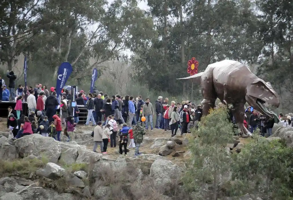 Lunghi presentó el Parque del Origen con lluvia