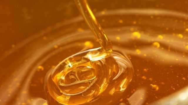 Anmat prohibió la venta de una marca de miel en todo el país