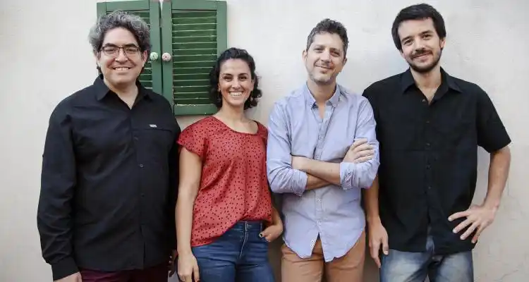 Silvia Juan Bennazar y el grupo Vuela Chiringa presentan su disco Tonadí en la Biblioteca Popular