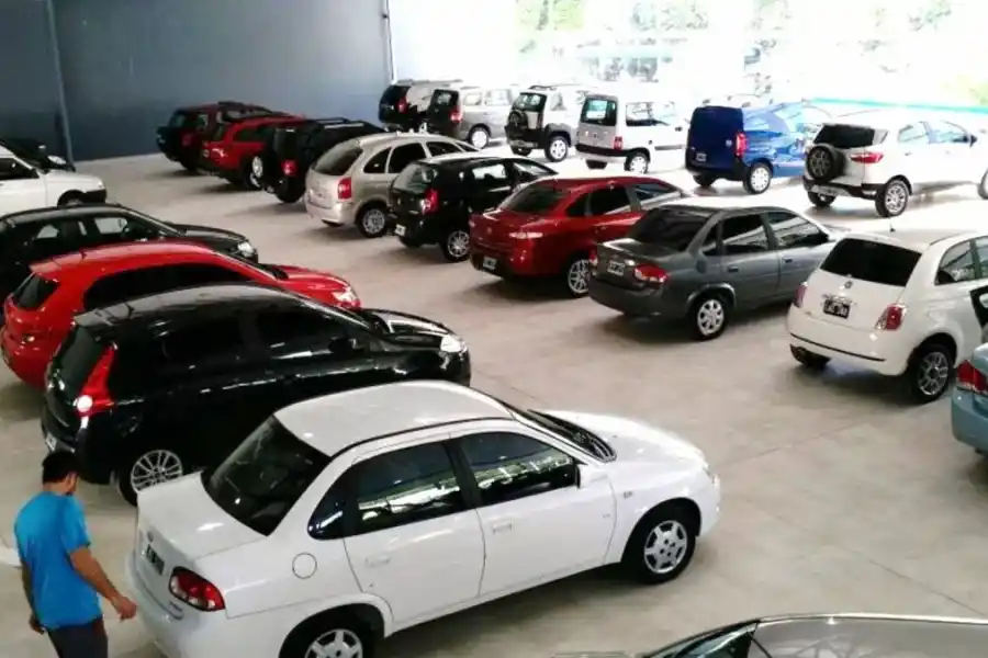 A partir de la baja del impuesto PAIS, ¿cuánto costarán los autos desde el lunes?