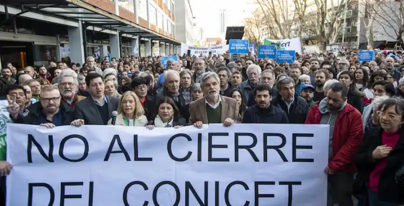 Masiva marcha en defensa de la ciencia en Argentina (19/8/23)