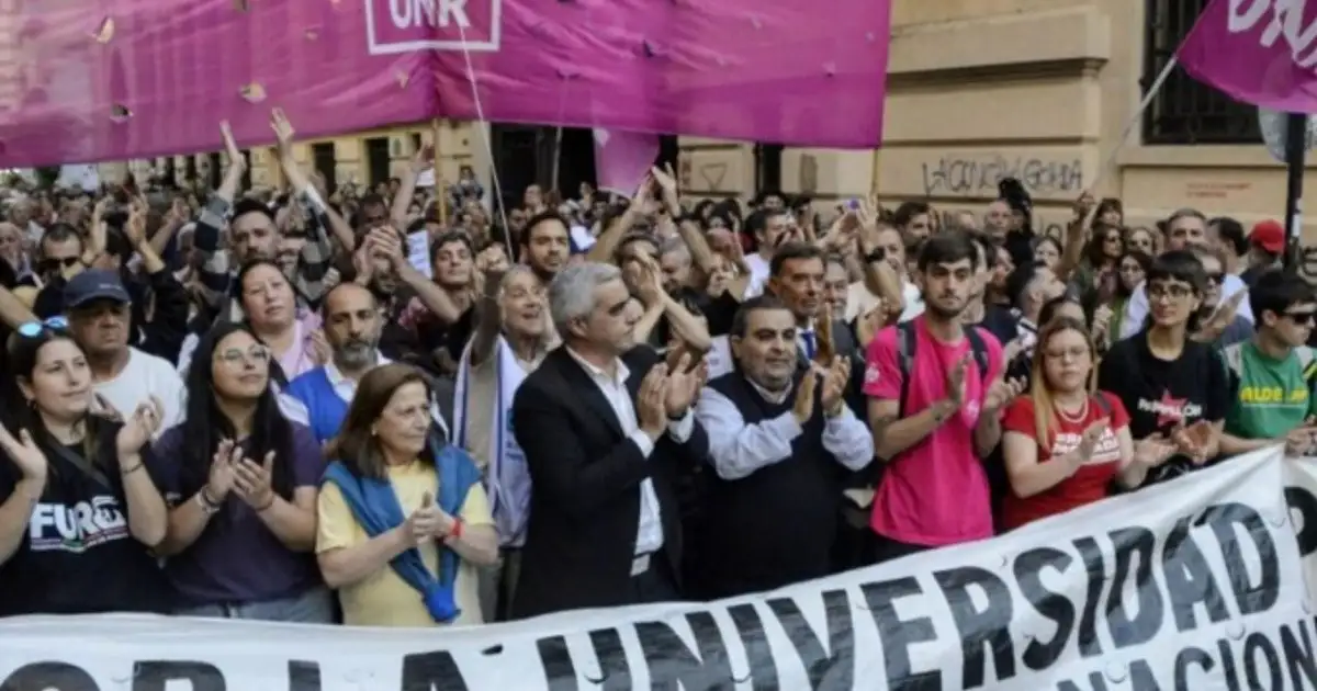 La noticia fue confirmada a través de las redes sociales por el rector de la Universidad Nacional de Rosario y presidente del Consejo Interuniversitario Nacional, Franco Bartolacci.