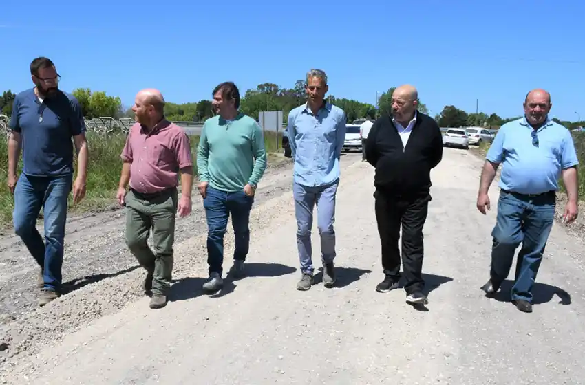 El Espinillo: avanza la obra de estabilización del camino