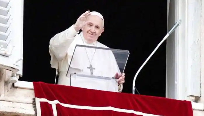 El Papa: �SReconocerse pequeño es el punto de partida para hacerse grande⬝