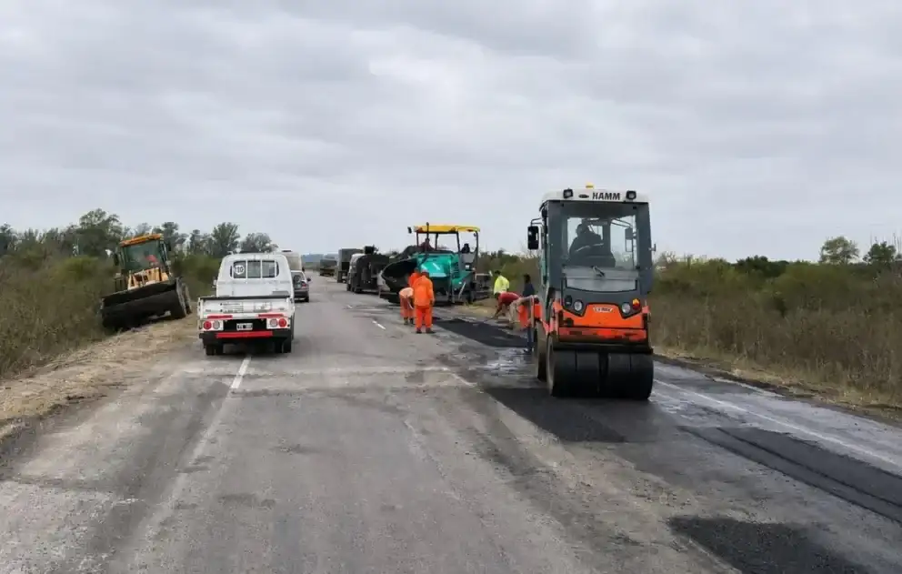Avanzan las obras de bacheo y mantenimiento sobre la Ruta Provincial 16