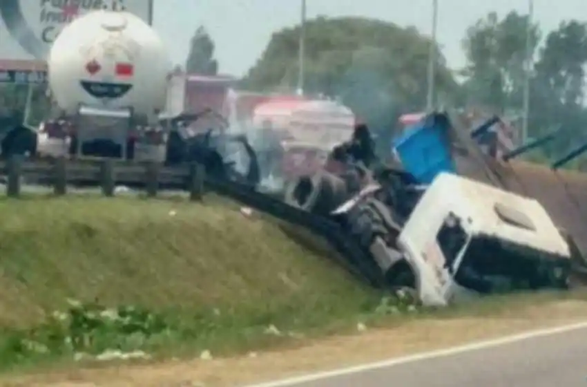 Explotó un camión que transportaba gas butano y hay dos muertos