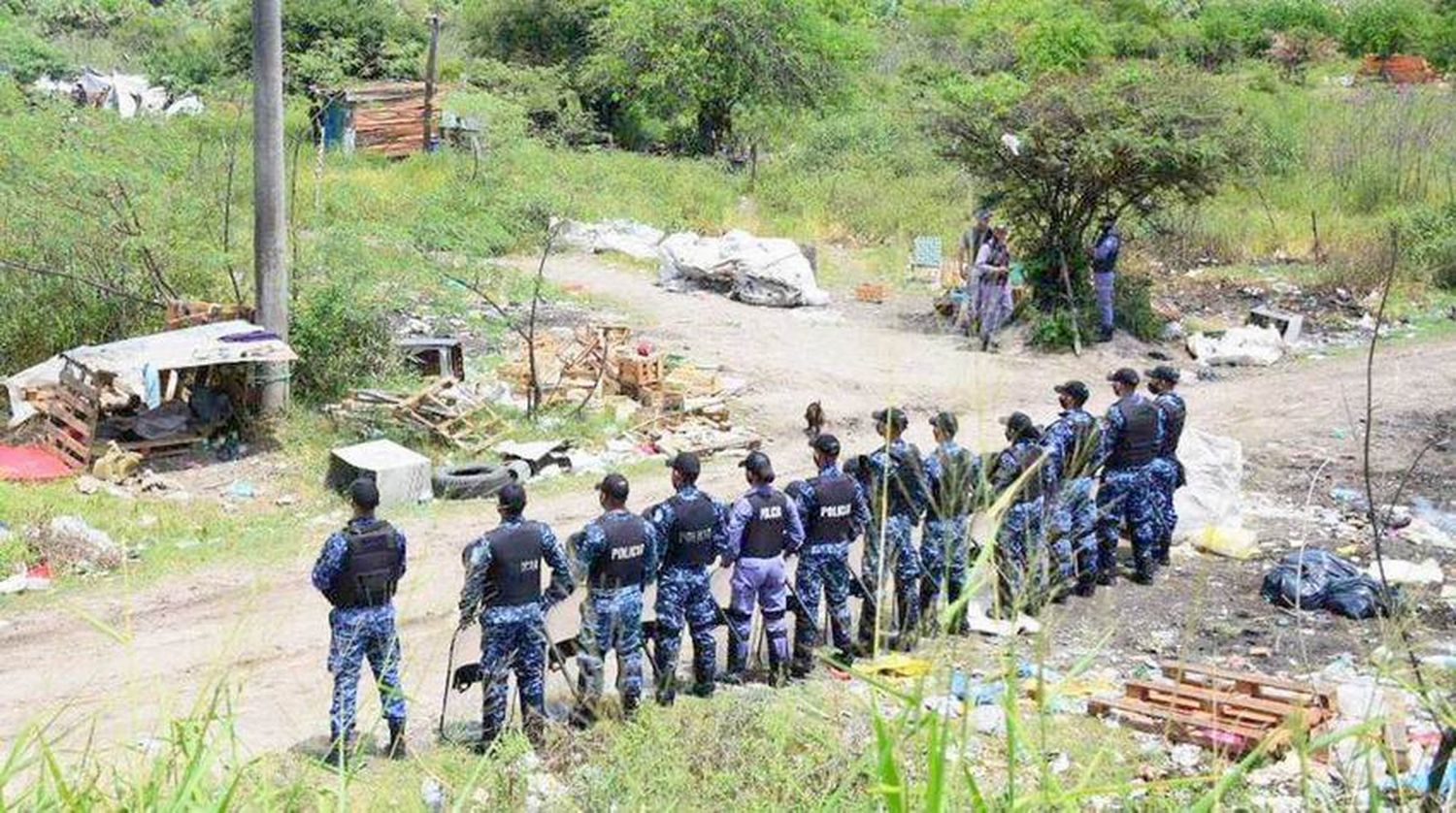 En allanamientos simultáneos se detuvo 
a seis personas y se recuperaron bienes