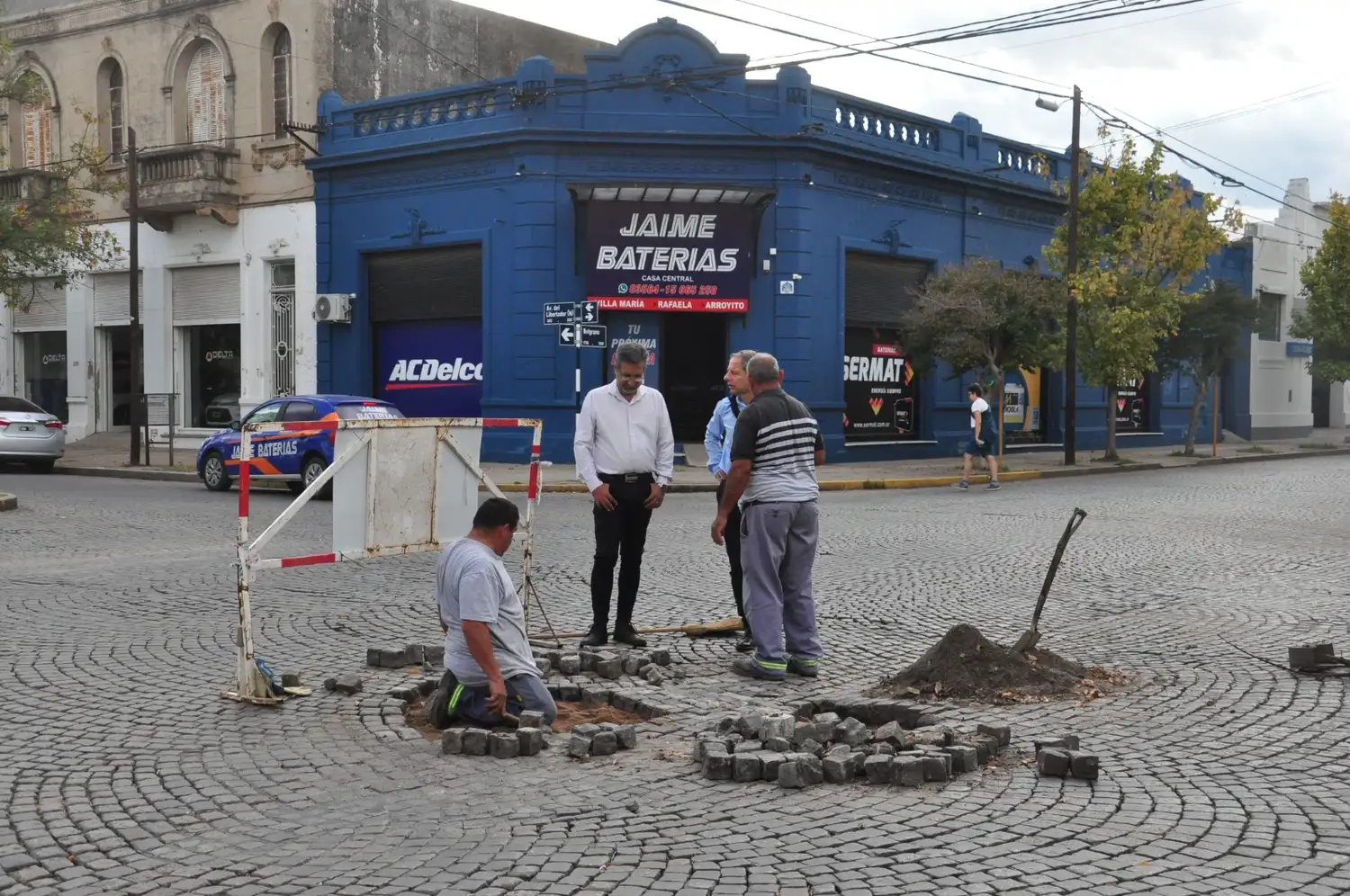 El intendente Damián Bernarte y Néstor Gómez supervisaron obras.