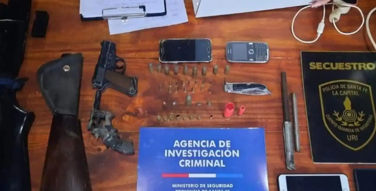 Allanamientos en Santa Fe y Santo Tomé: dos detenidos y secuestro de armas